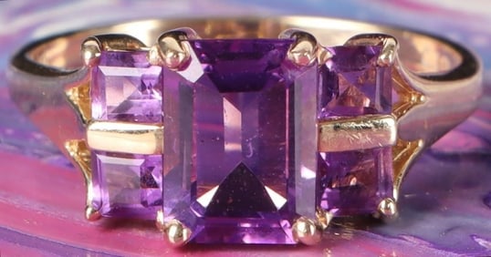 10K YELLOW GOLD AMETHYST LADIES RING