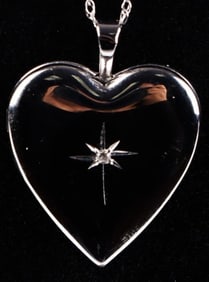 14K WHITE GOLD DIAMOND HEART LOCKET NECKLACE