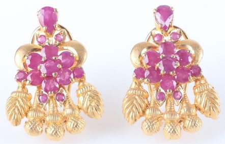 22K YELLOW GOLD LADIES BROOCH SET OF TWO W/ RUBIES