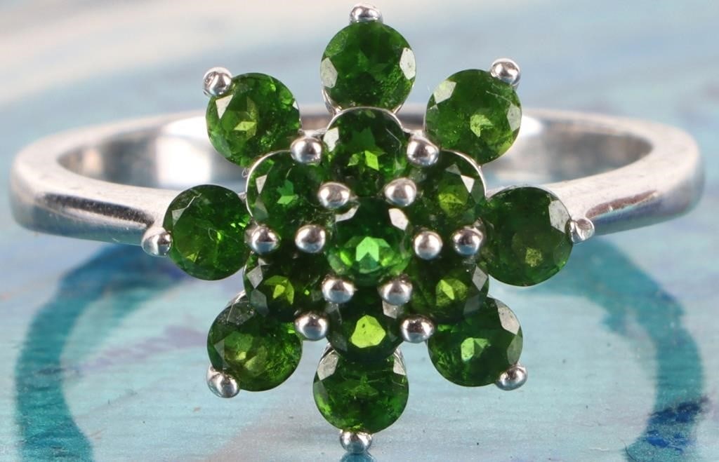 STERLING SILVER EMERALD CLUSTER LADIES RING (1 of 3)