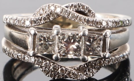 0.65CTW 14K WHITE GOLD LADIES RING W/ DIAMONDS