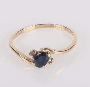 10K YELLOW GOLD SAPPHIRE & DIAMOND LADIES RING