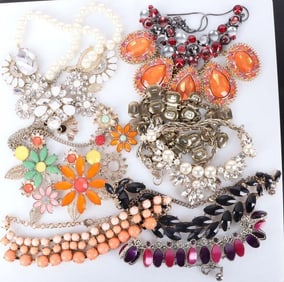 GORGEOUS & COLORFUL LADIES NECKLACES LOT OF 9