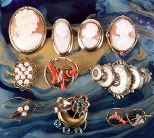 ANTIQUE LADIES BROOCHES W/ GOLD-FILLED PIECES (10)