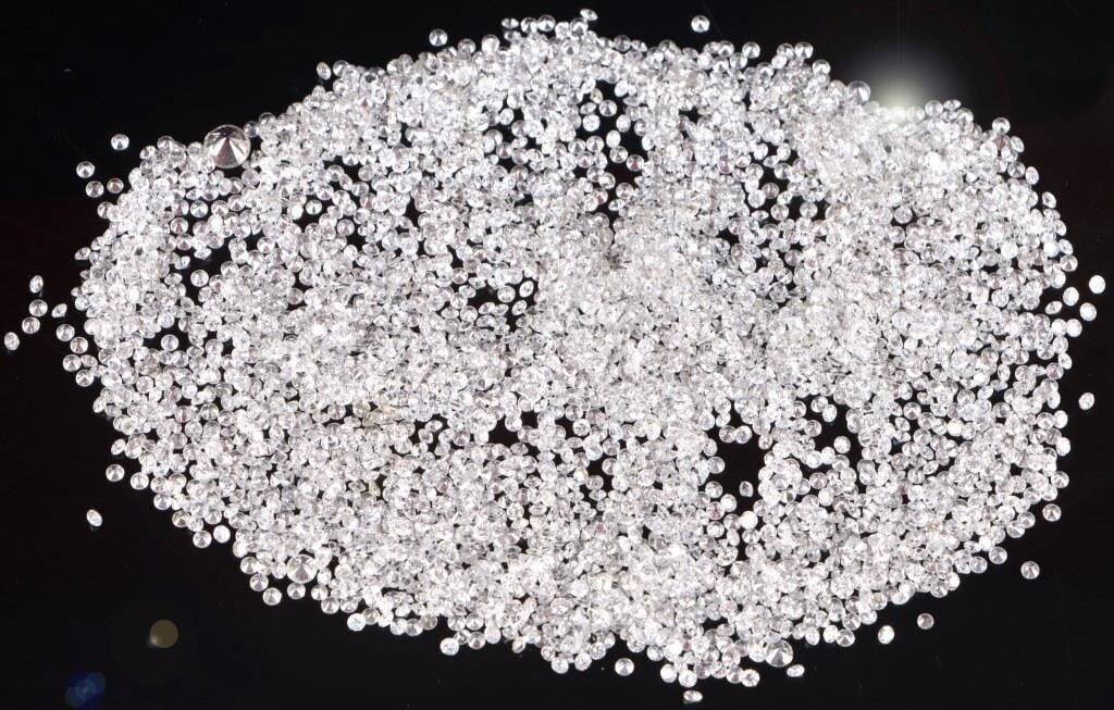 46.00CTW LOOSE HIGH GRADE MELEE DIAMONDS: 46.00CTW loose high grade melee diamonds. Each diamond measures between 0.01-0.02cts.Stone Type: DiamondSize: 46.0CTWCondition: Like new-see images.