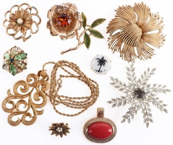 ASSORTED GOLD TONED ORNATE DESIGNER JEWELRY - (9)