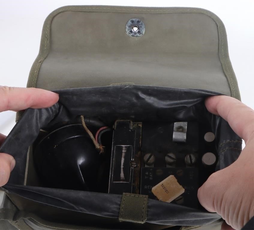 WWII US MILITARY FIELD CASE TELEPHONE SET (1 of 3)