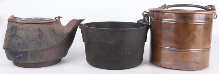 VINTAGE & ANTIQUE CAST IRON & COPPER POTS (3)
