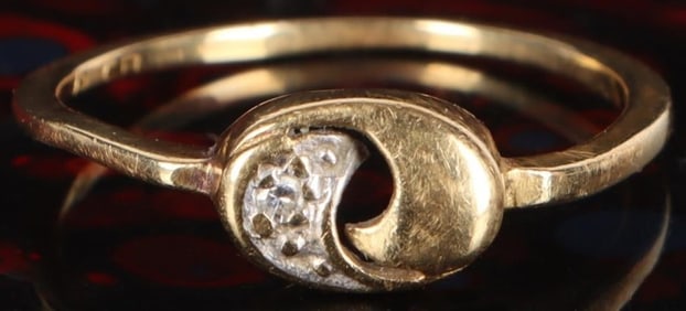 18K YELLOW GOLD LADIES RING W/ DIAMOND ABSTRACT