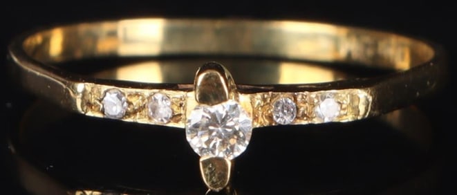 18K YELLOW GOLD LADIES RING W/ .05CT DIAMOND