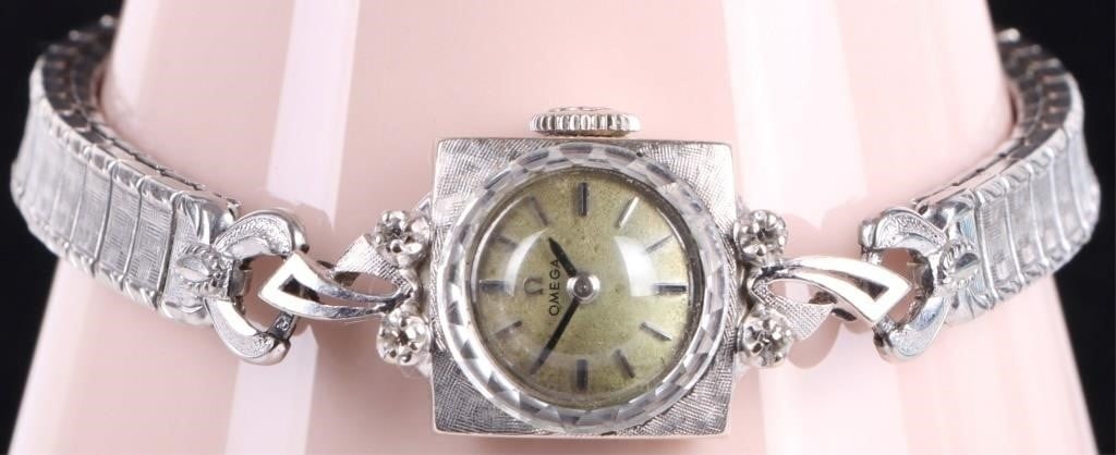 14K WHITE GOLD DIAMOND OMEGA VINTAGE WRISTWATCH: 14k white gold diamond Omega vintage wristwatch. With four 0.02ct round diamonds. Watch has a sapphire crystal face. Omega LadiesWeight: 17.77 GramsSize: 14.60mmCondition: Wear commensurate with age,