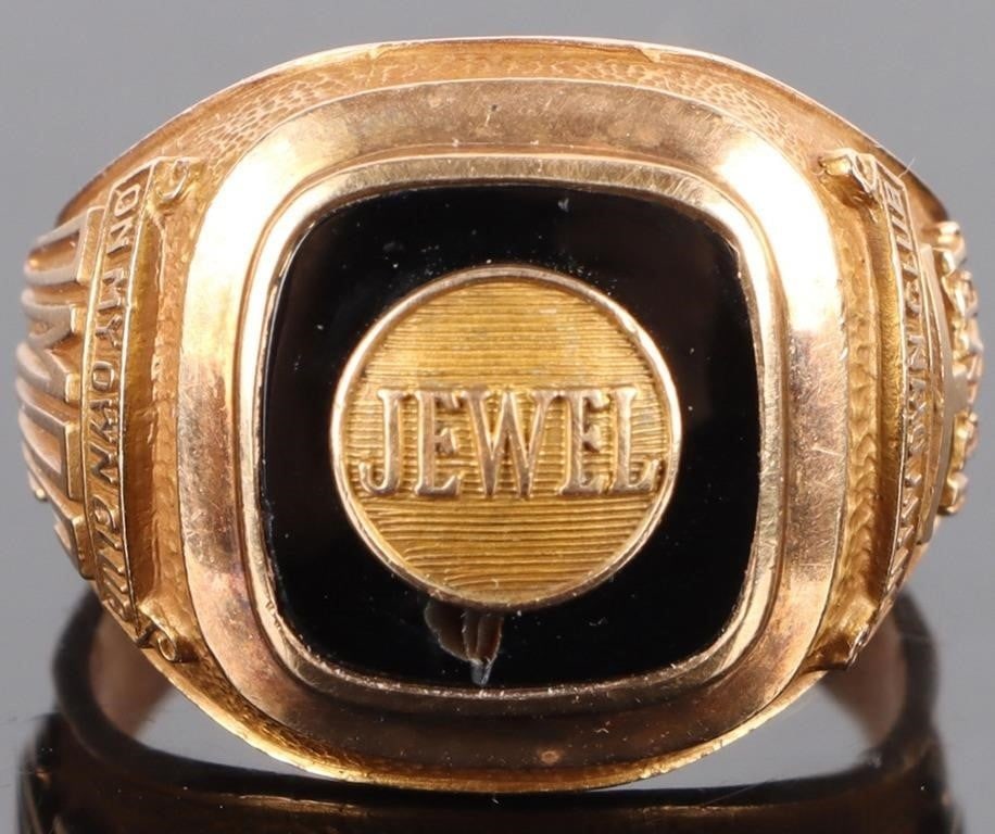 10K YELLOW GOLD ONYX OMOC T-JEWEL MEN'S RING: 10K yellow gold onyx On My Own Club (OMOC) T-Jewel Men's ring. Stone Type: Assorted Weight: 10.47 Grams Size: 9.75 U.S. Condition: Very fine.
