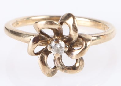 .10K YELLOW GOLD & DIAMOND FLOWER LADIES RING