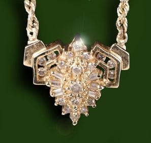 14K YELLOW GOLD DIAMOND LADIES PENDANT NECKLACE