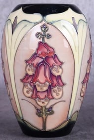 MOORCROFT POTTERY FOXGLOVE ENGLAND VASE