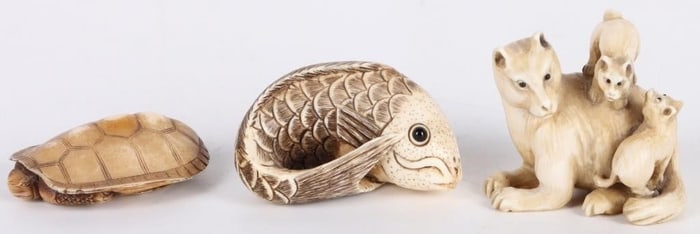 ANTIQUE JAPANESE SAGEMONO NETSUKE ANIMALS SIGNED