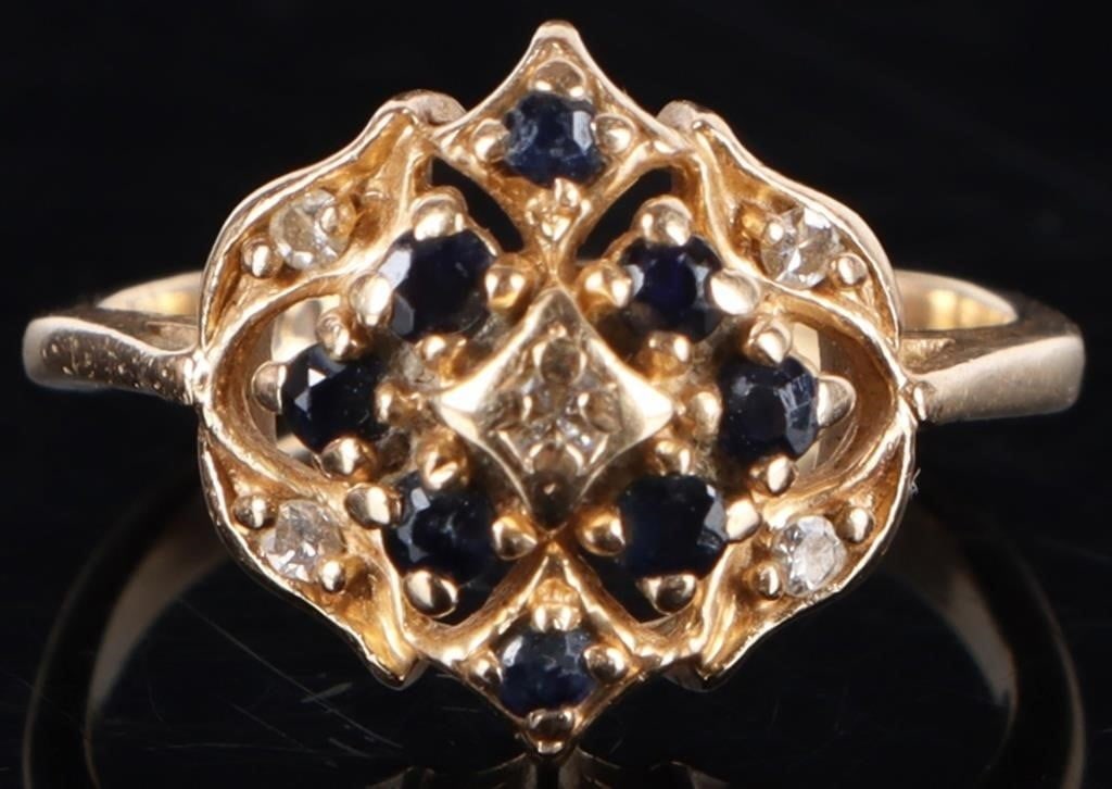 14K YELLOW GOLD CHILDS RING W/ DIAMONDS & TOPAZ: 14k yellow gold ladies/childs ring with eight 0.01ct London topaz round-cut gemstones arranged in a rhombus and five melee diamonds, one in the center of the rhombus and four around it.Stone Type: Dia