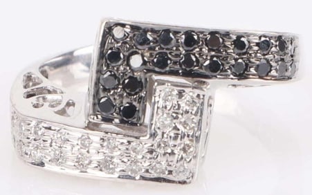 14K WHITE GOLD DIAMOND & BLK DIAMOND LADIES RING
