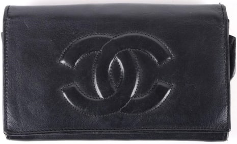 VINTAGE CHANEL BLACK LEATHER CROWNHOCK WALLET