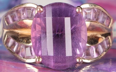 10K YELLOW GOLD LADIES RING W/ AMETHYST GEMSTONES