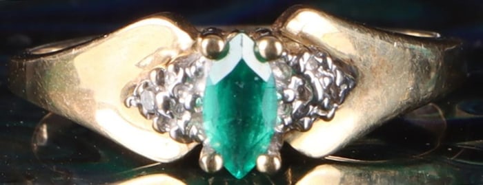 EMERALD & DIAMOND 10K YELLOW GOLD LADIES RING