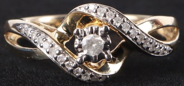 10K YELLOW GOLD NATURAL DIAMOND ENGAGEMENT RING