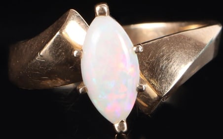 10K YELLOW GOLD WHITE OPAL LADIES RING
