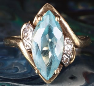 10K YELLOW GOLD MARQUISE TOPAZ LADIES RING