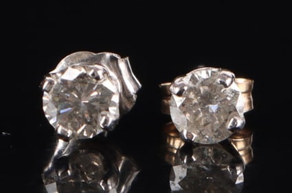 14K WHITE GOLD LADIES STUD EARRINGS W/ DIAMONDS