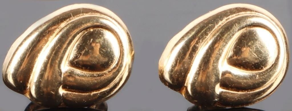 18K YELLOW GOLD LADIES STUD EARRINGS ABSTRACT: 18k yellow gold ladies teardrop-shaped stud earrings with abstract molding.Weight: 1.34 gramsSize: 10.22 mm tall.Condition: See pictures.