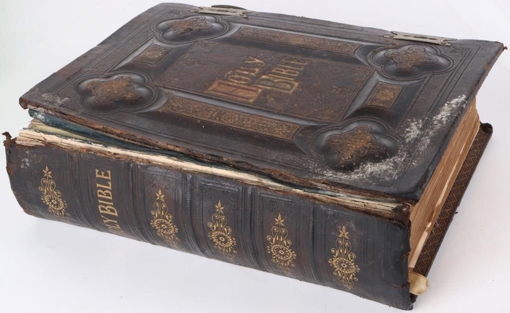 ANTIQUE BIBLE C1860 GIANT W/ COMMENTARY & PRINTS (1 of 9)