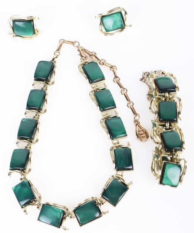 GORGEOUS VINTAGE CORO GREEN LUCITE LADIES SET OF 3 (1 of 6)