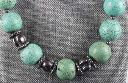 SILVER PLATED HOWLITE CHUNKY BEADED NECKLACE