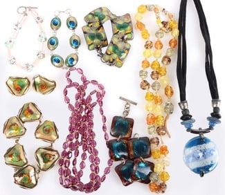 ASSORTED VINTAGE NECKLACE & BRACELET LOT ( 9)