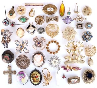 MEGA LOT ANTIQUE & VINTAGE BROOCHES & PENDANTS--44