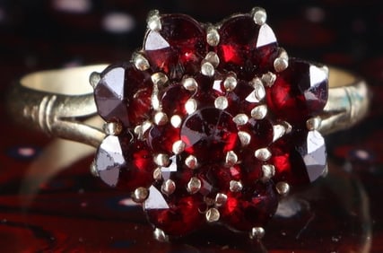 FLORAL GARNET 14K YELLOW GOLD LADIES RING