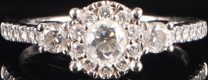 14K WHITE GOLD DIAMOND LADIES RING