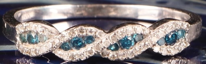 10K WHITE GOLD BLUE AND WHITE DIAMOND LADIES RING