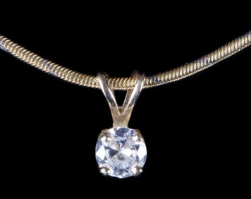 14K YELLOW GOLD LADIES NECKLACE W/ DIAMOND