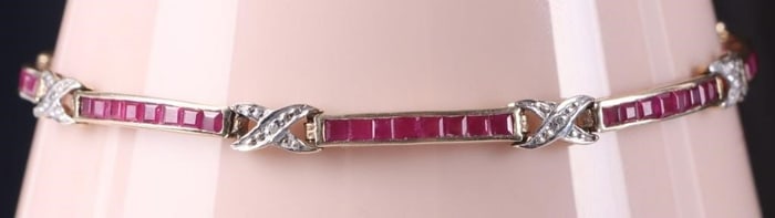 10K YELLOW GOLD LADIES BRACELET W/ TOPAZ & DIAS