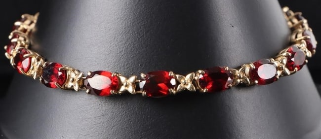 LUSTROUS 14K YELLOW GOLD LADIES BRACELET W/ GARNET