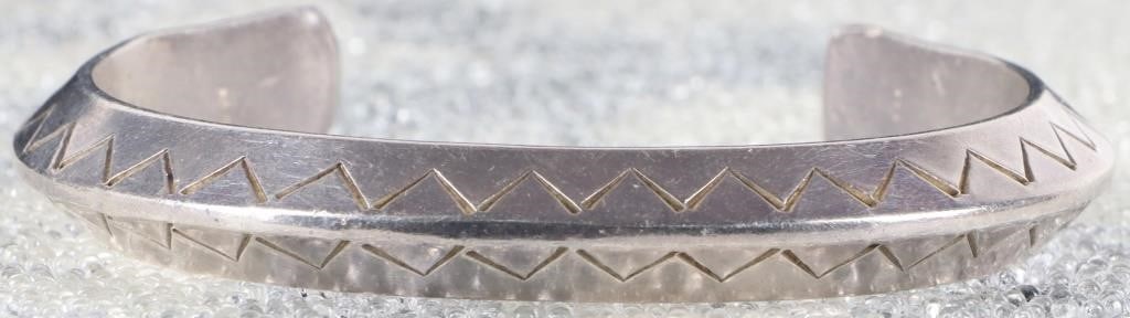 MEXICO STERLING SILVER BRACELET SIGNED CHAVEZ: SW style Mexico sterling silver mens bracelet signed Chris Chavez Weight: 55 grams Condition: See pictures.