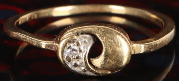 18K YELLOW GOLD LADIES RING W/ DIAMOND ABSTRACT