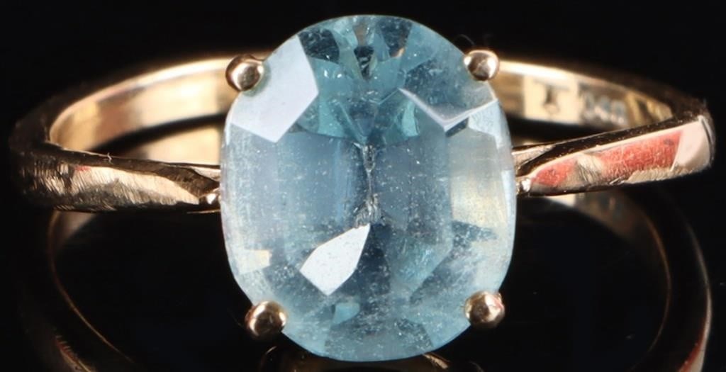 14K YELLOW GOLD AQUAMARINE LADIES RING: 14K yellow gold aquamarine ladies ring. Gemstones to include one 2.00ct emerald cut aqua. Stone Type: Aquamarine Weight: 2.68 Grams Size: 8.00 U.S. Condition: Some wear, see images for details.