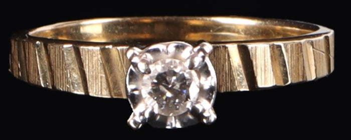 14K YELLOW GOLD DIAMOND SOLITAIRE ENGAGEMENT RING