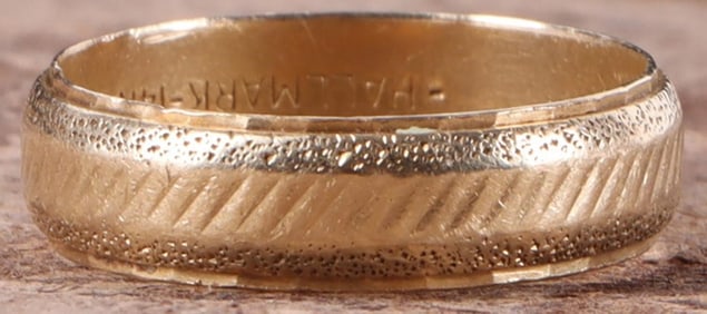 14K YELLOW GOLD MENS RING W/ BEVELS & PERFORATIONS