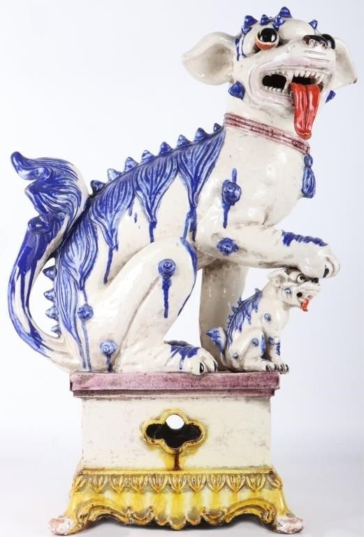 LARGE CHINESE TEMPLE FOO DOG STATUE BLUE & WHITE (1 of 5)