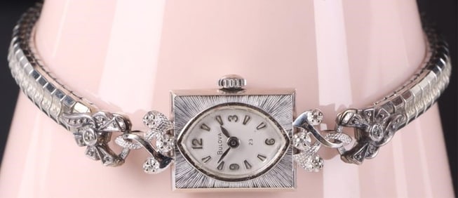 14K GOLD VINTAGE BULOVA DIAMOND WRISTWATCH