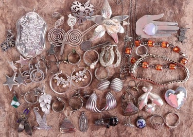 ASSORTED LOT STERLING SILVER LADIES JEWELRY (50)