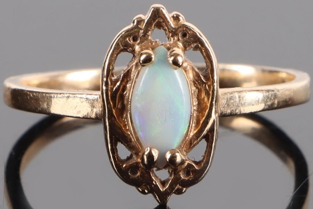 10K YELLOW GOLD LADIES RING W/ OPAL CENTER STONE (1 of 4)
